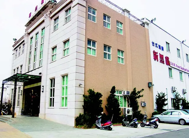 新黑貓餐廳門口