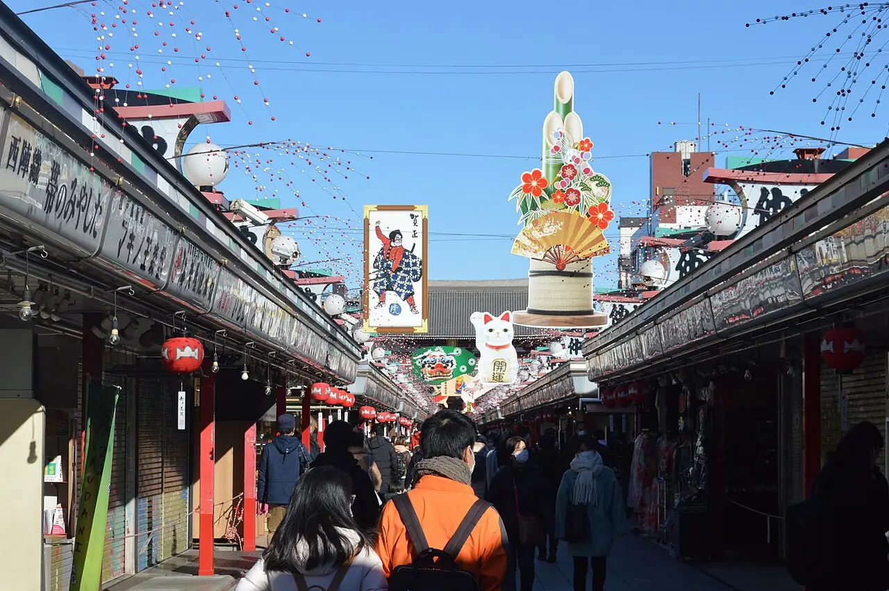 淺草仲見世通兩旁的商店與參道