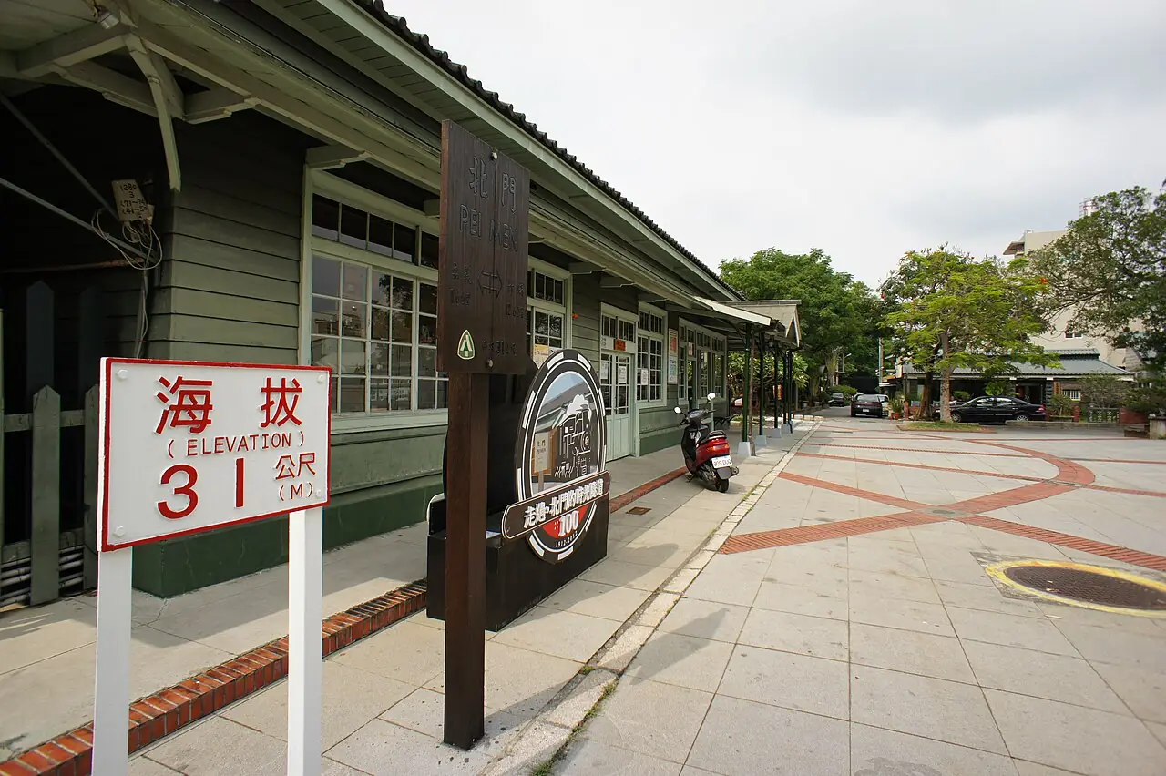 檜木建造的阿里山林業鐵路北門車站