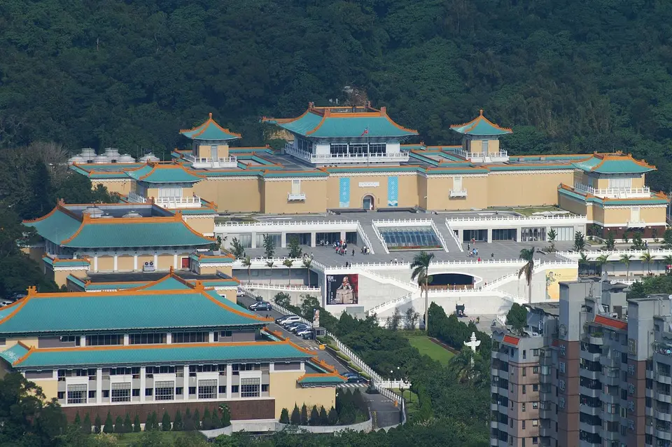 國立故宮博物院正館與前方廣場