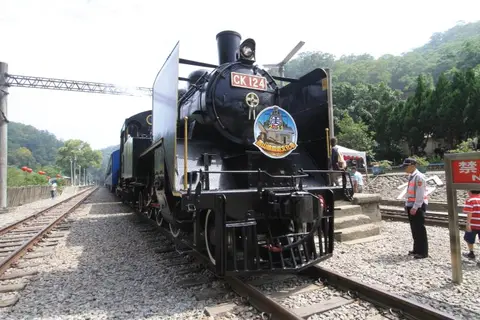 舊山線勝興車站的木造站房